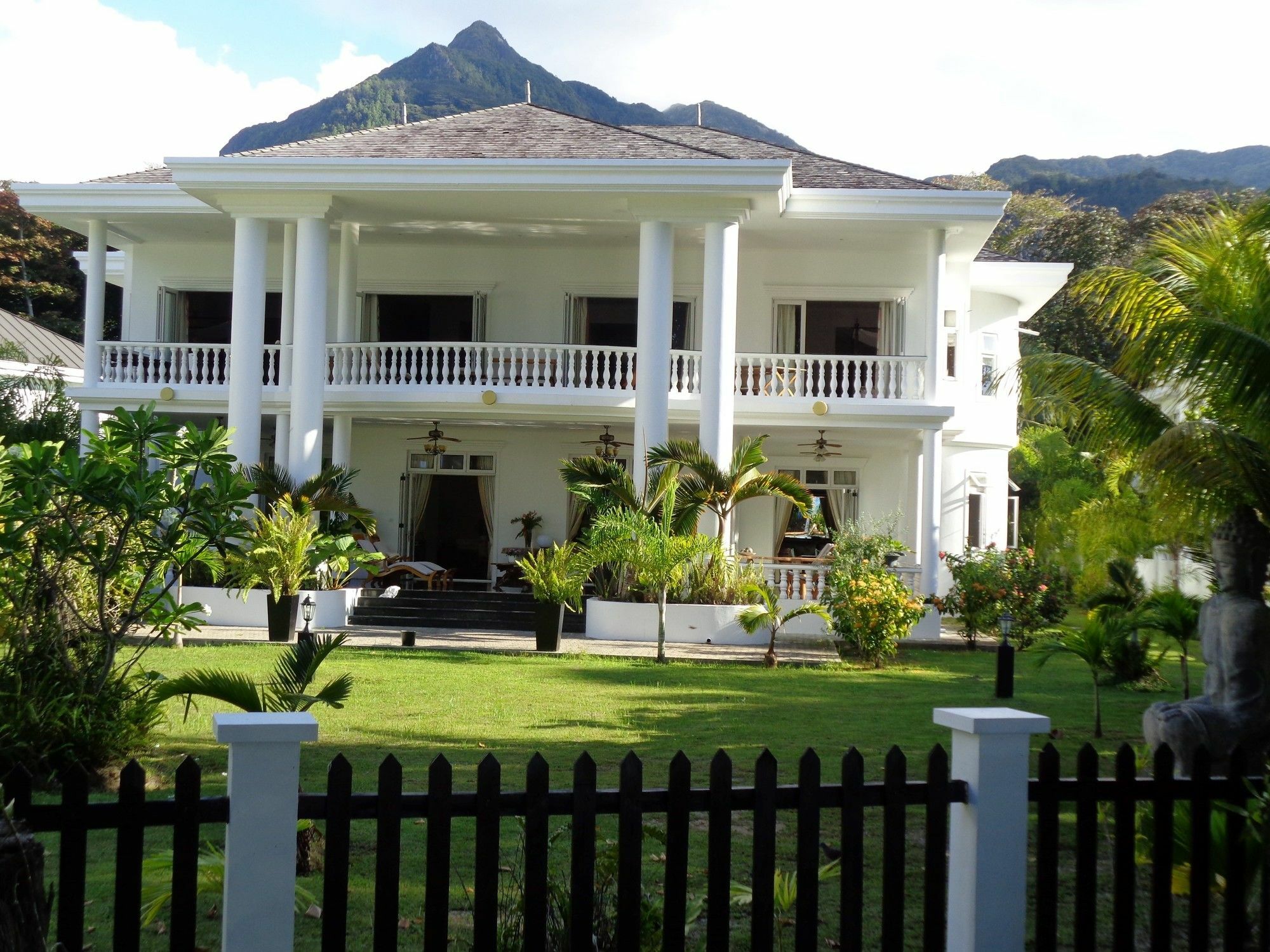 Chateau Elysium Beau Vallon  Bagian luar foto
